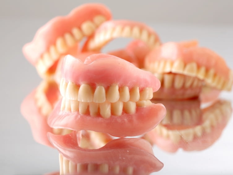 denture cream on teeth